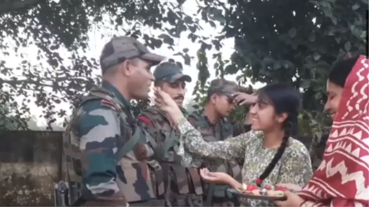 Raksha Bandhan 2023: Girls Tie Rakhi On Hands Of Army Officials As India  Celebrates Brother-Sister'S Bond | Watch Video