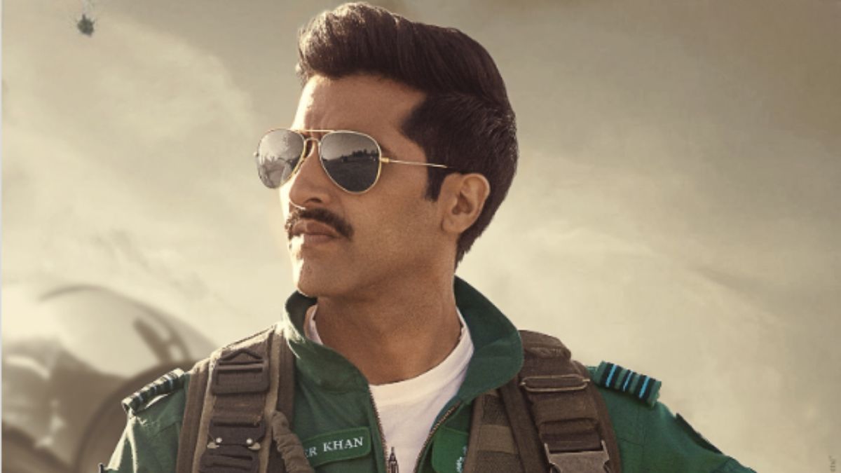 fighter-akshay-oberoi-joins-hrithik-roshan-starrer-as-squadron-leader-basheer-khan-see-new-poster