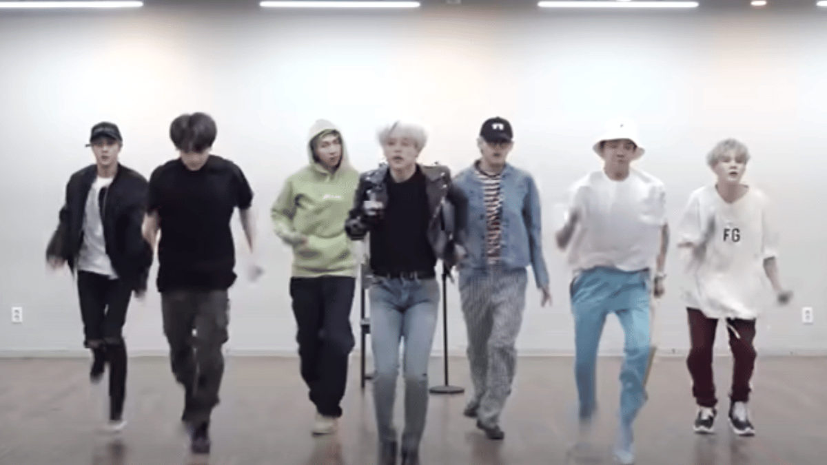 bts-dances-to-gal-mitthi-mitthi-bol-from-sonam-kapoor-movie-bts-army-cant-stop-grooving-along-watch-viral-video