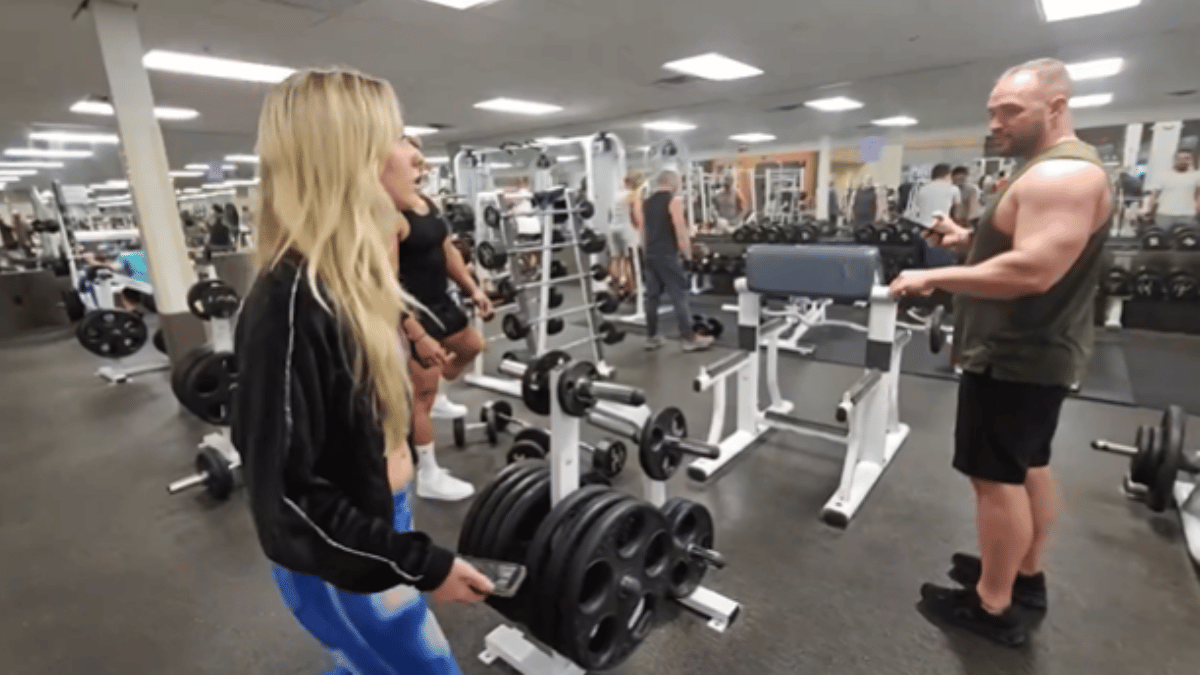 viral-video-woman-entres-gym-with-painted-body-to-get-reaction-internet-is-not-happy-watch