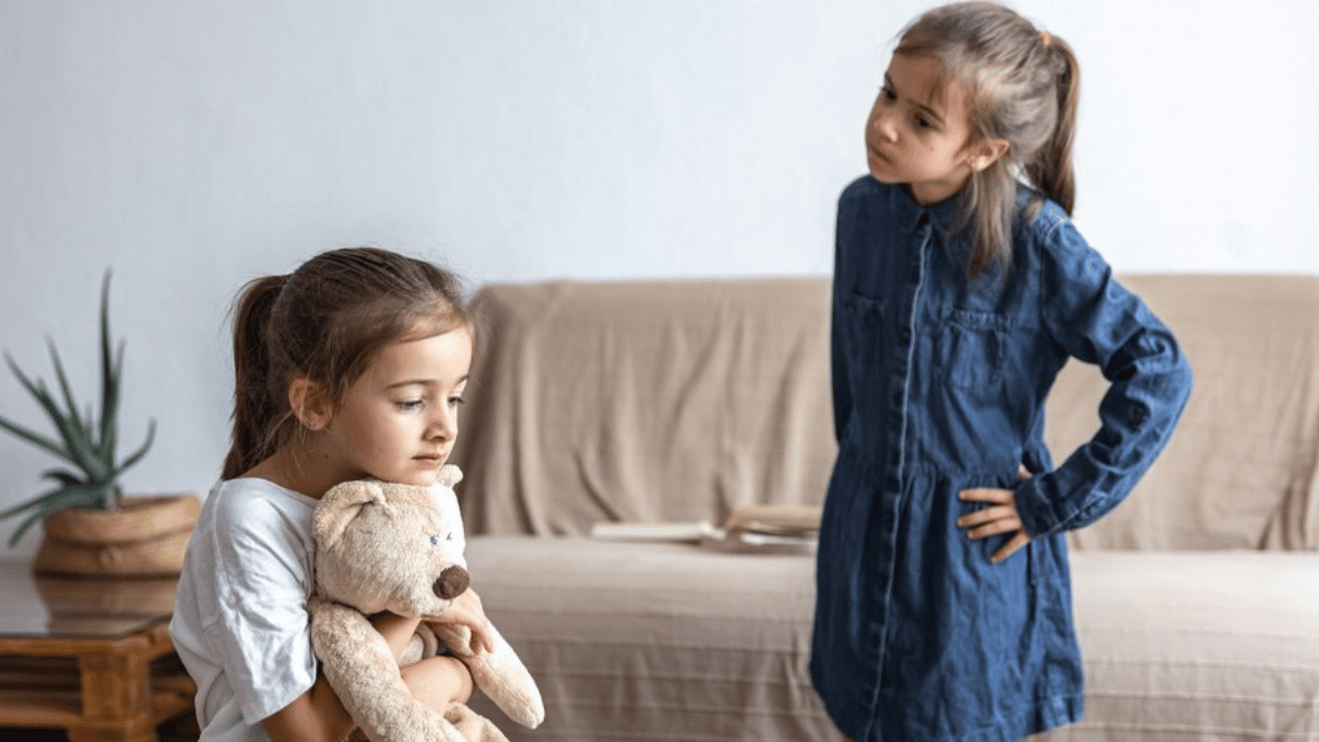 internet-hails-mom-desi-jugaad-to-stop-her-kids-from-fighting-watch-viral-video