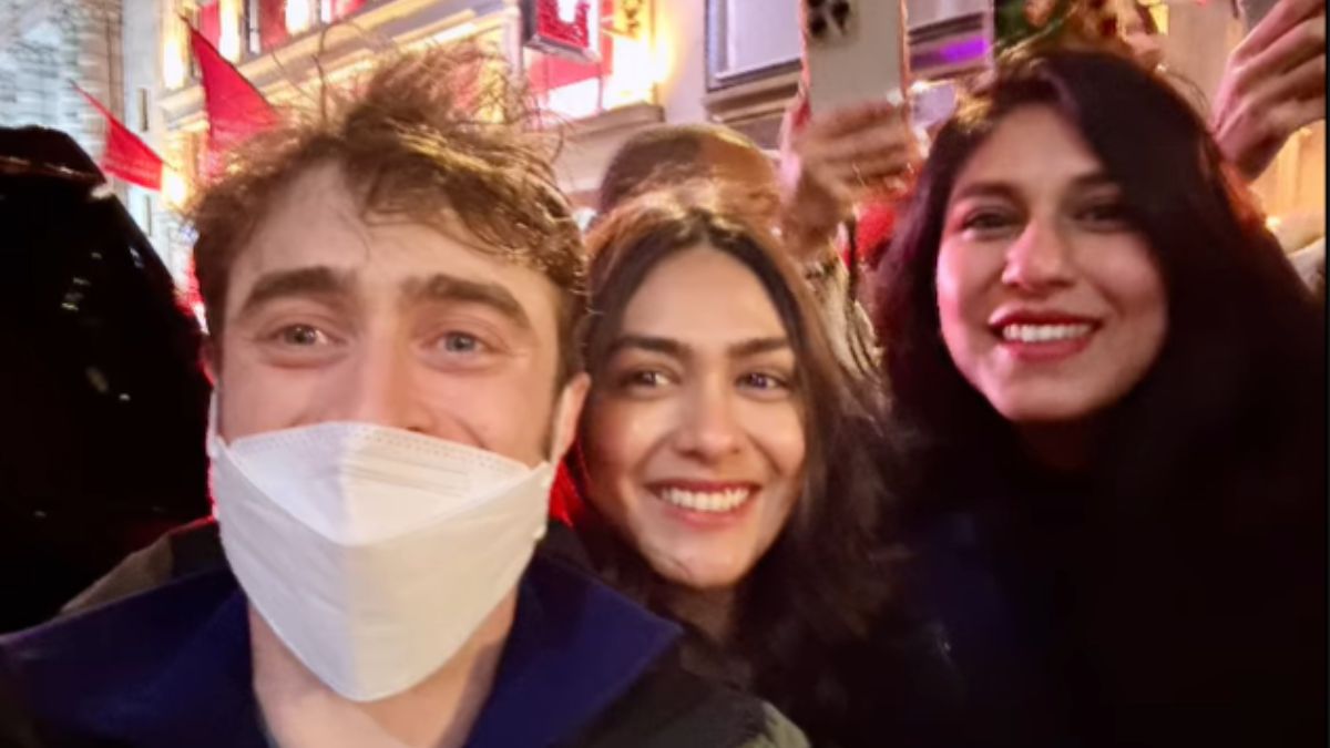 mrunal-thakur-goes-gaga-after-meeting-harry-potter-star-daniel-radcliffe-in-new-york-watch-her-reaction