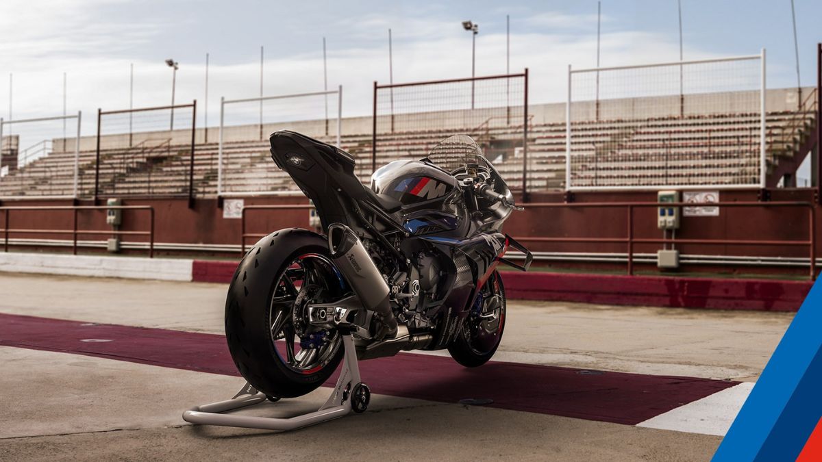 bmw-m1000-rr-deliveries-commence-in-india-prices-starts-at-whopping-rs-49-lakh-check-engine-specs-here