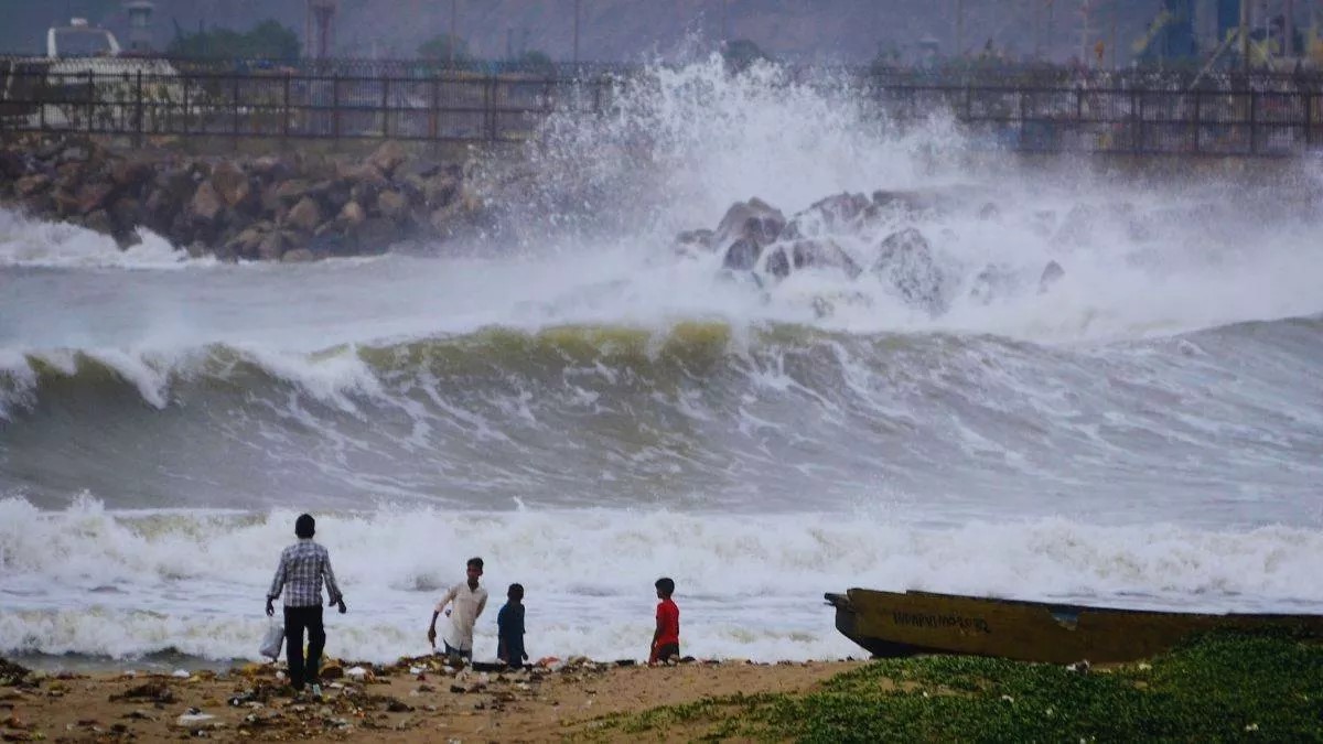 Heavy Rains From Cyclone Michaung Disrupt Life In India S Tamil Nadu ...