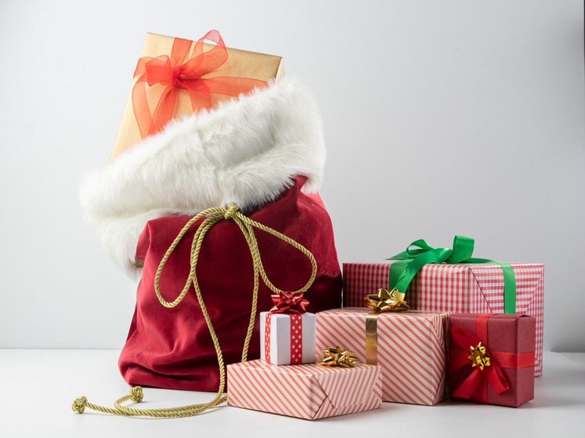 Secret Santa Gift Ideas 2022: Your guide to play traditional Christmas game  | List of affordable gifts, Santa Claus gifts | Zee Business