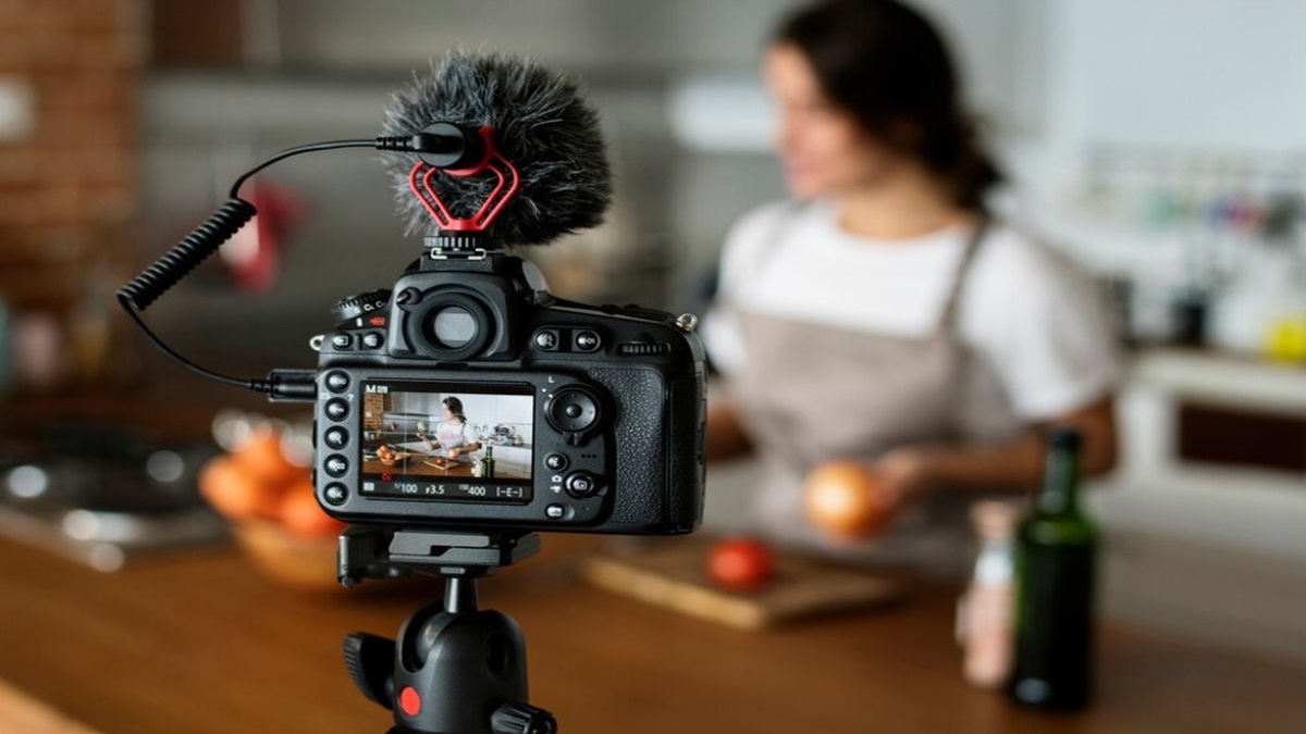 Vlogging Camera Under 10000: Redefine Your Content Creation!