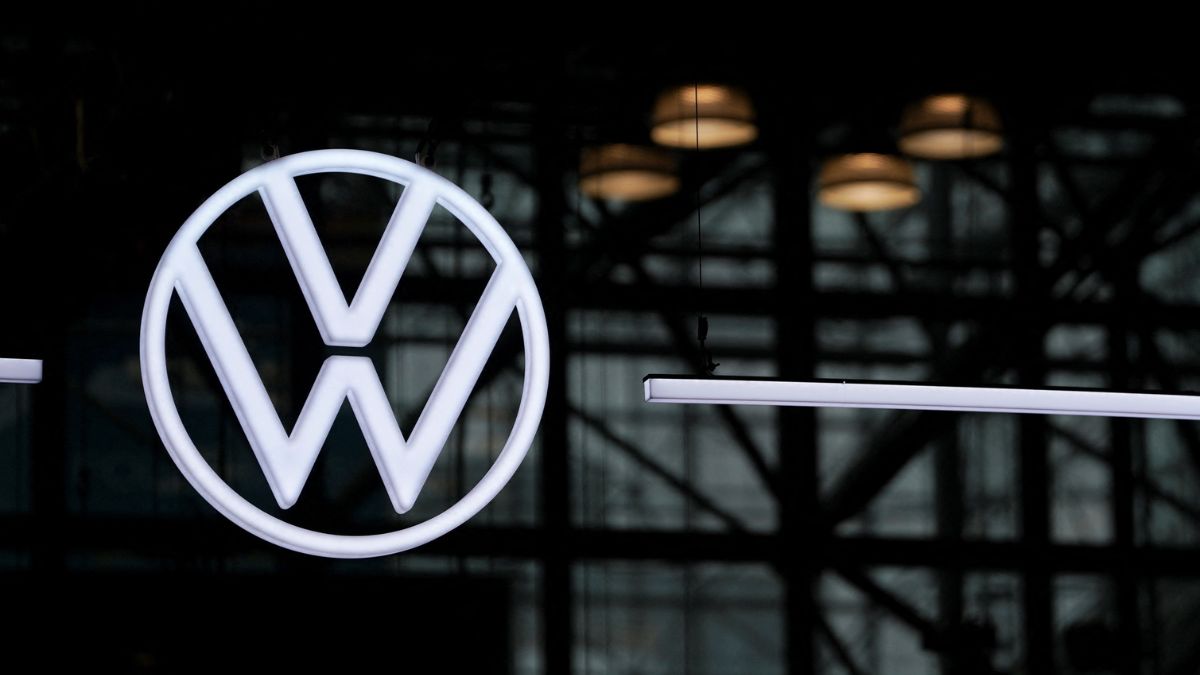 volkswagen-to-adopt-teslas-north-american-charging-standard-aims-to-open-15000-charging-stations