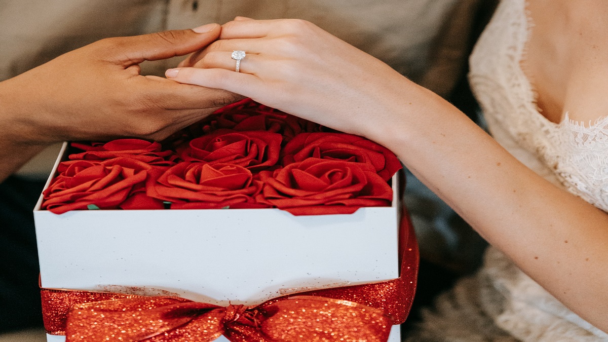 Rose Day 2023: Cute Gift Ideas To Surprise Your Loved Ones