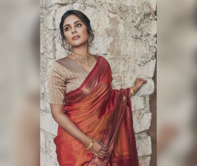 Samyuktha Menon Looking Cute In Saree - YouTube