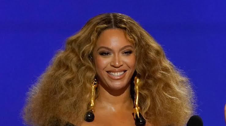 Beyonce Sparks Pregnancy Rumours After Dubai Show; Netizens Say ‘Baby Bump Looks Healthy’
