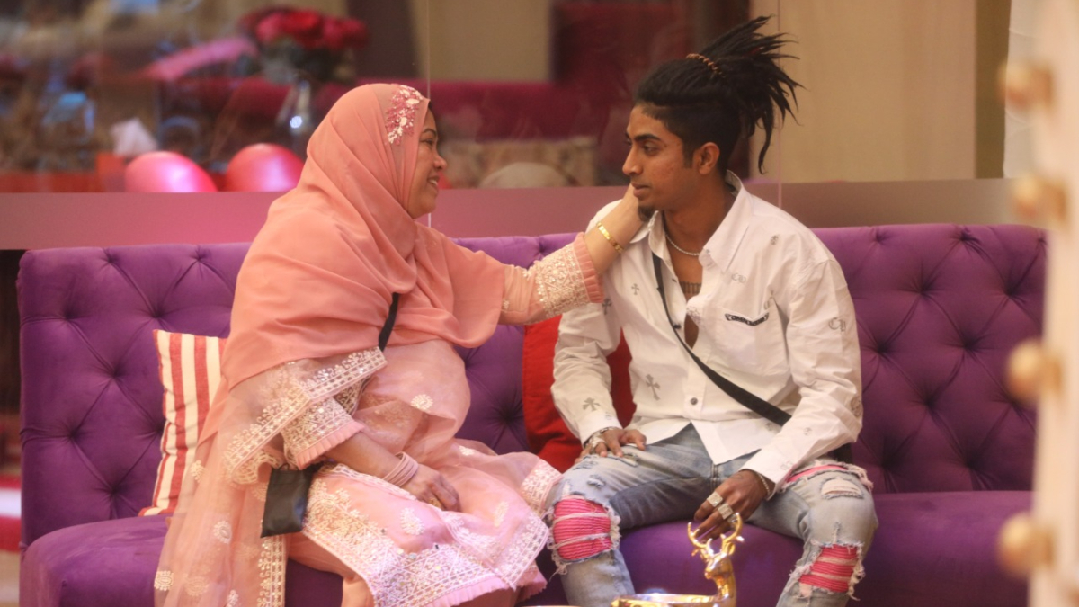 Bigg Boss 16: MC Stan Bursts Into Tears After Seeing His Mother After 3  Months On Family Special Week
