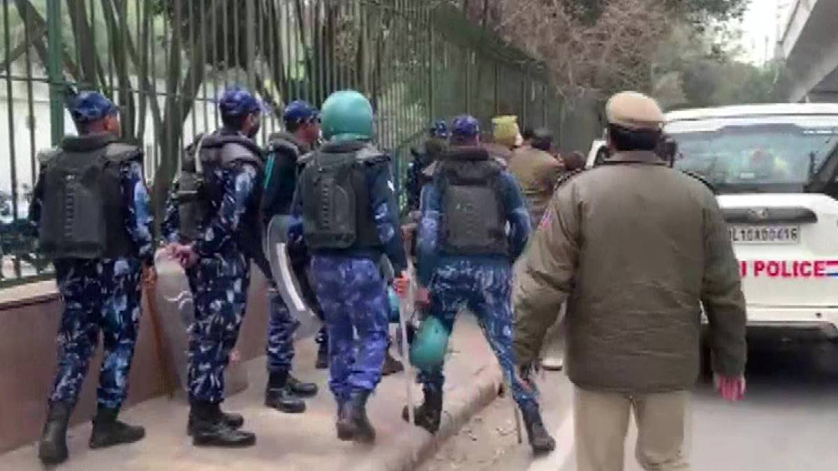 jamia-millia-islamia-students-detained-delhi-police-bbc-documentary-on-pm-modi-screening-university-campus-protest-latest-updates