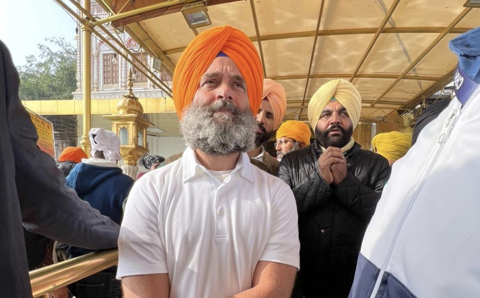 Saffron Turban Clad Rahul Gandhi Seeks Blessing At Golden Temple As ...