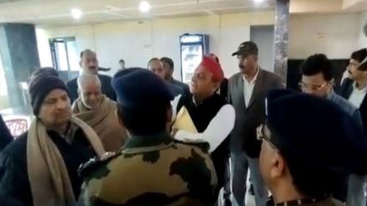 Far Away From Dignity BJP Slams Akhilesh Yadav For Denying Tea At far-away-from-dignity-bjp-slams-akhilesh-yadav-for-denying-tea-at