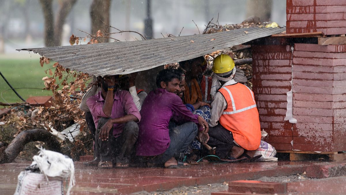 Weather Updates Light Rain Predicted In Delhi Amid Rise In Temperature Cold Wave Likely To 1390