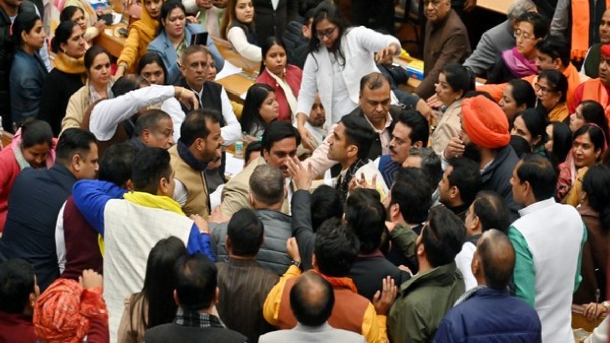 Delhi Mayor Poll: AAP Leaders Protest Over Stalemate, Accuse BJP Of 'Running Away'