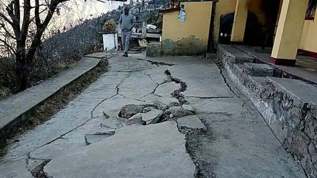 Joshimath Crisis: Cracks In Buildings Widen After Snowfall, Say Officials
