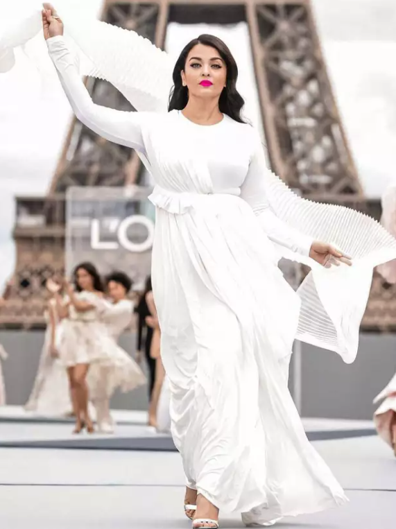 Aishwarya Rai Shines in Stunning White Gown at Cannes Film 2017