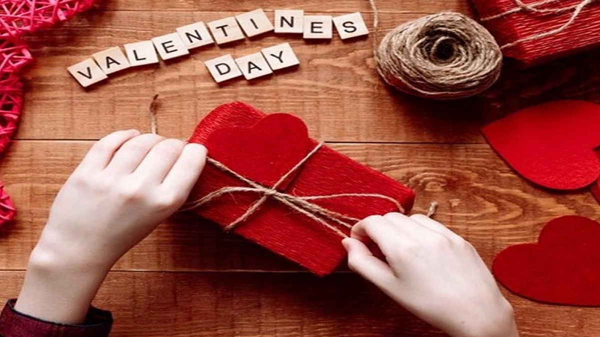 Valentine Week 2023 Full List Gift Ideas For Your Girlfriend To ...