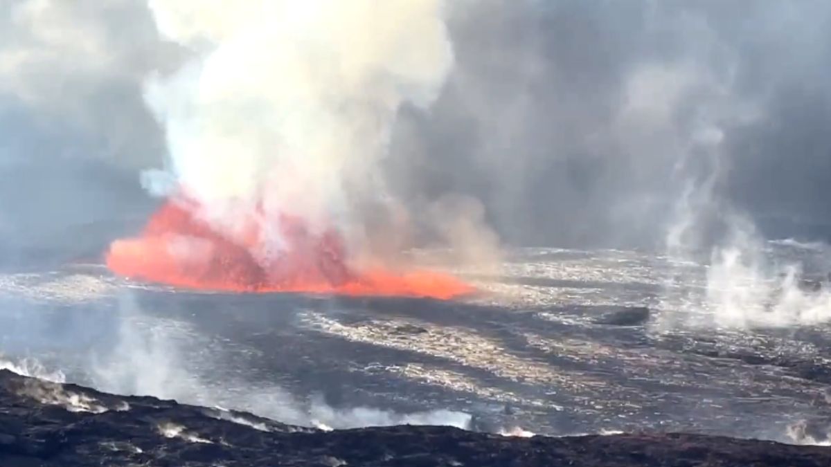 Hawaii's Kilauea Volcano Erupts Less Than A Month After Mauna Loa ...