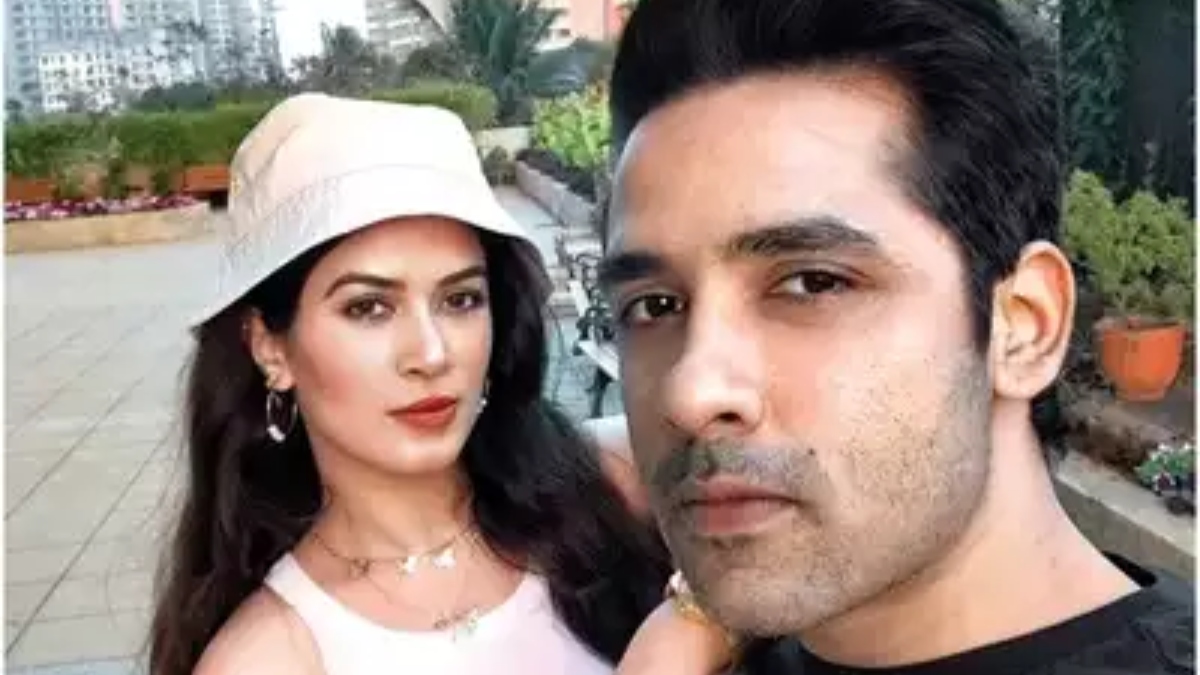 bigg-boss-11-bandgee-kallra-and-puneesh-sharma-break-up-after-5-year-relationship
