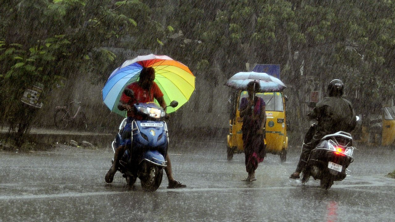 mumbai-heavy-rains-bmc-announces-holiday-for-all-schools-and-colleges-on-thursday-as-imd-issues-red-alert