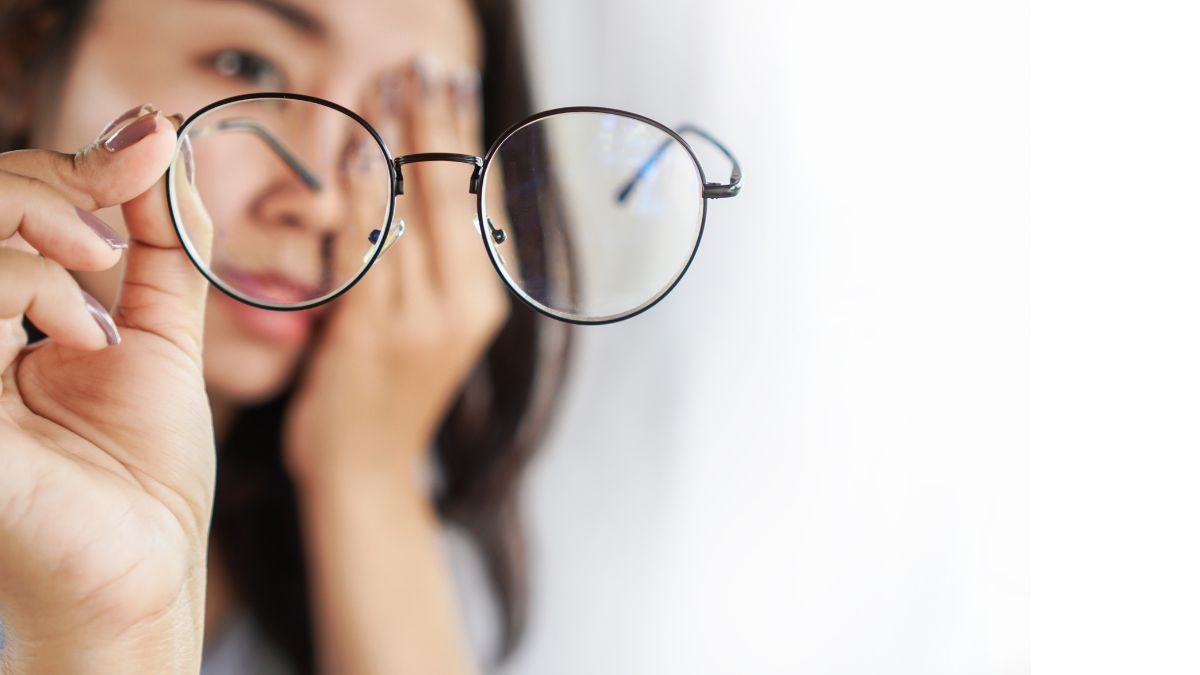 eye-health-yoga-to-screen-breaks-6-healthy-habits-to-improve-eyesight