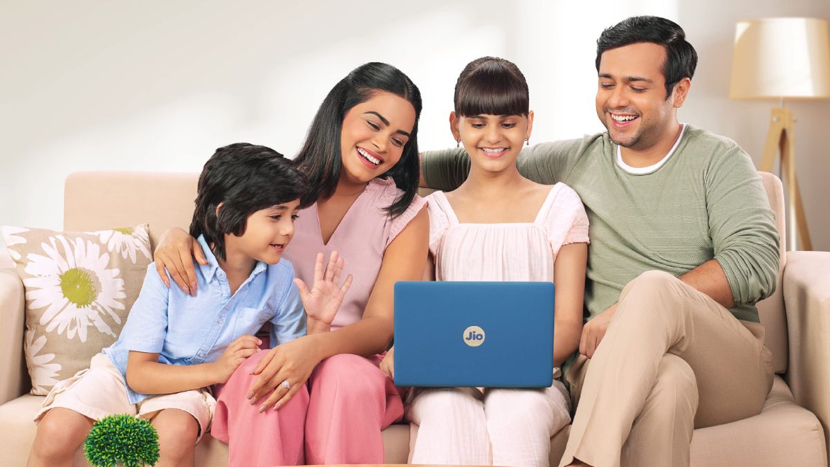 jiobook-laptop-price-launch-2023-specifications-processor-amazon-jio-thin-and-light-laptop-rs-16499-offers-discounts-availability
