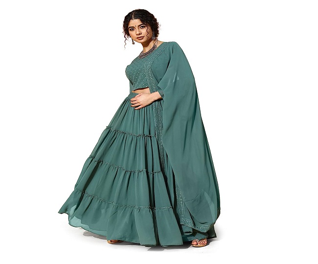 Janhvi Kapoor Looks Sabse 'Bawaal' in Green Saree