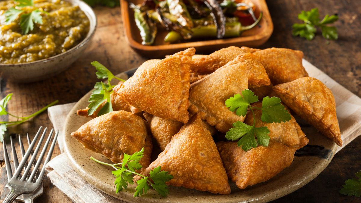 monsoon-2023-5-lip-smacking-snacks-to-relish-on-rainy-days-with-your-loved-ones