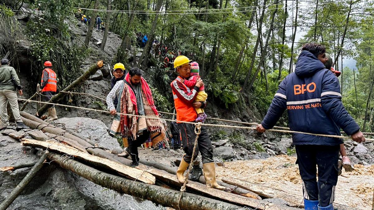 Himachal Pradesh: Flash Flood Leaves Over 200 Tourists, Locals Stranded ...