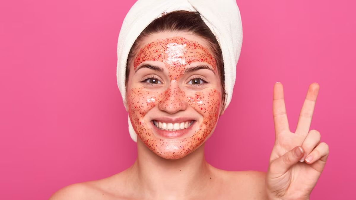 Get A GlassLike Glow This Summer With These 3 Natural DeTan Masks