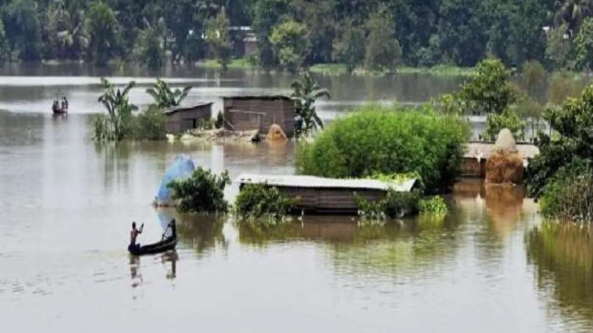 Assam Floods: 2 Killed, 4.88 Lakh Affected As Flood Situation Remains ...