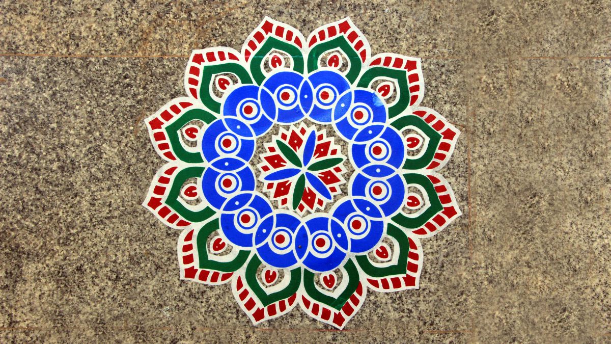 Happy Holi 2023 Rangoli Designs: 5 Easy To Make Rangoli Ideas To ...