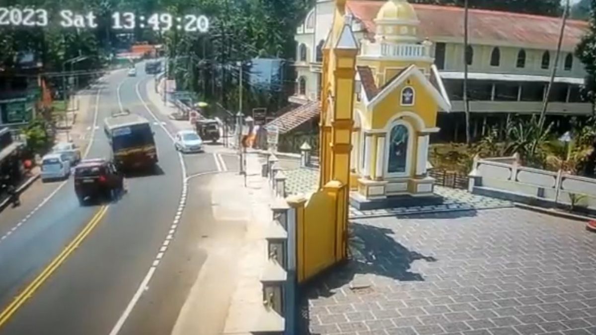 Watch: Kerala State Transport Bus Collides With Car, Rams Into Church Wall  In Pathanamthitta; Several Injured