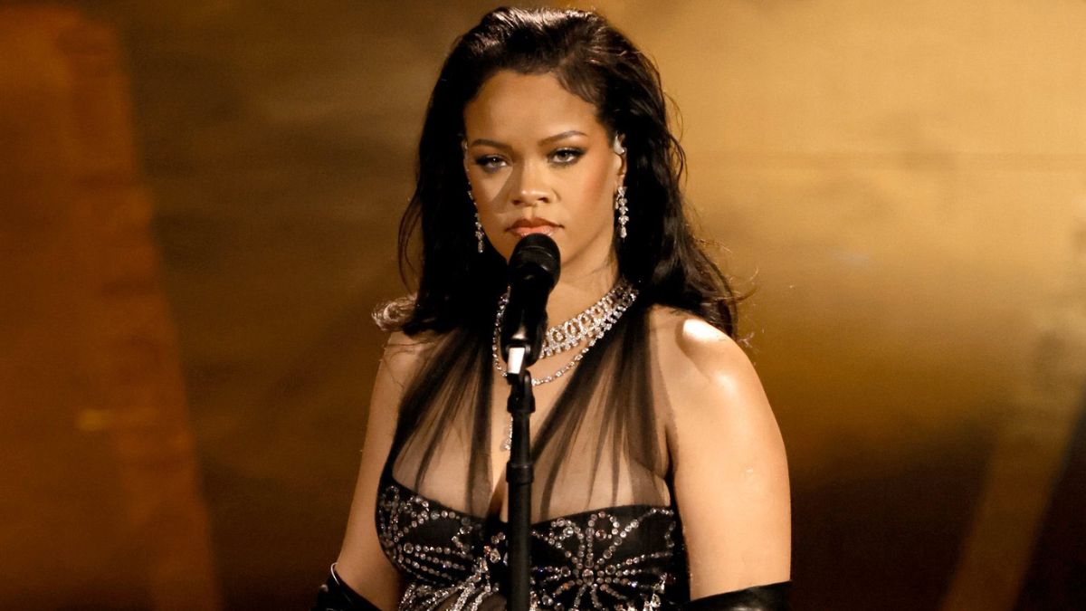 Oscars 2023 Rihanna Performs ‘lift Me Up Song For The First Time At