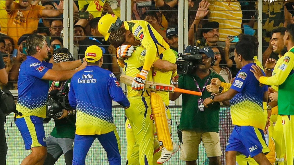 IPL 2023: MS Dhoni Hugging Jadeja In The Dressing Room IS A Massive ...