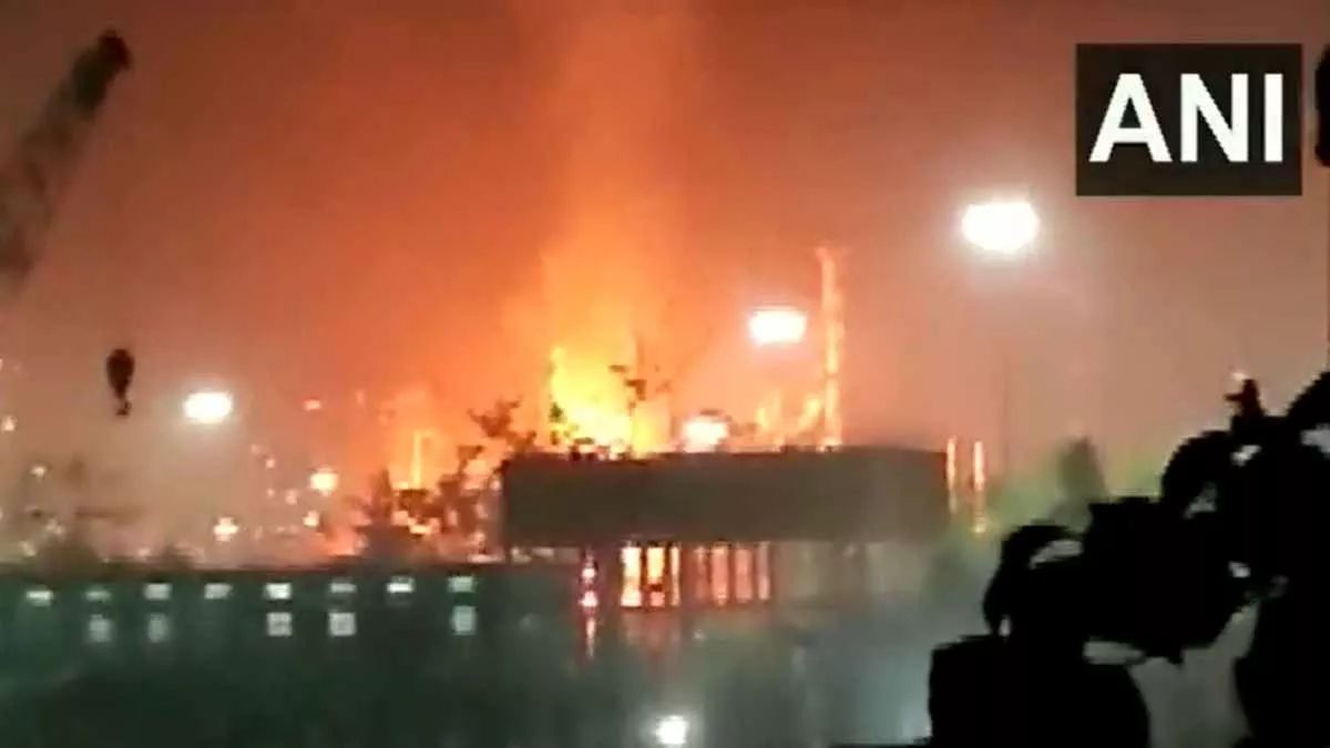 assam-massive-fire-breaks-out-at-numaligarh-refinery-in-golaghat-dousing-ops-underway