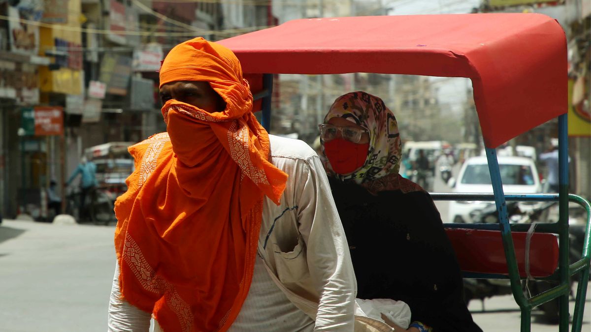 Delhi Reels Underway Sweltering Heat, Temperature Likely To Cross 43 ...