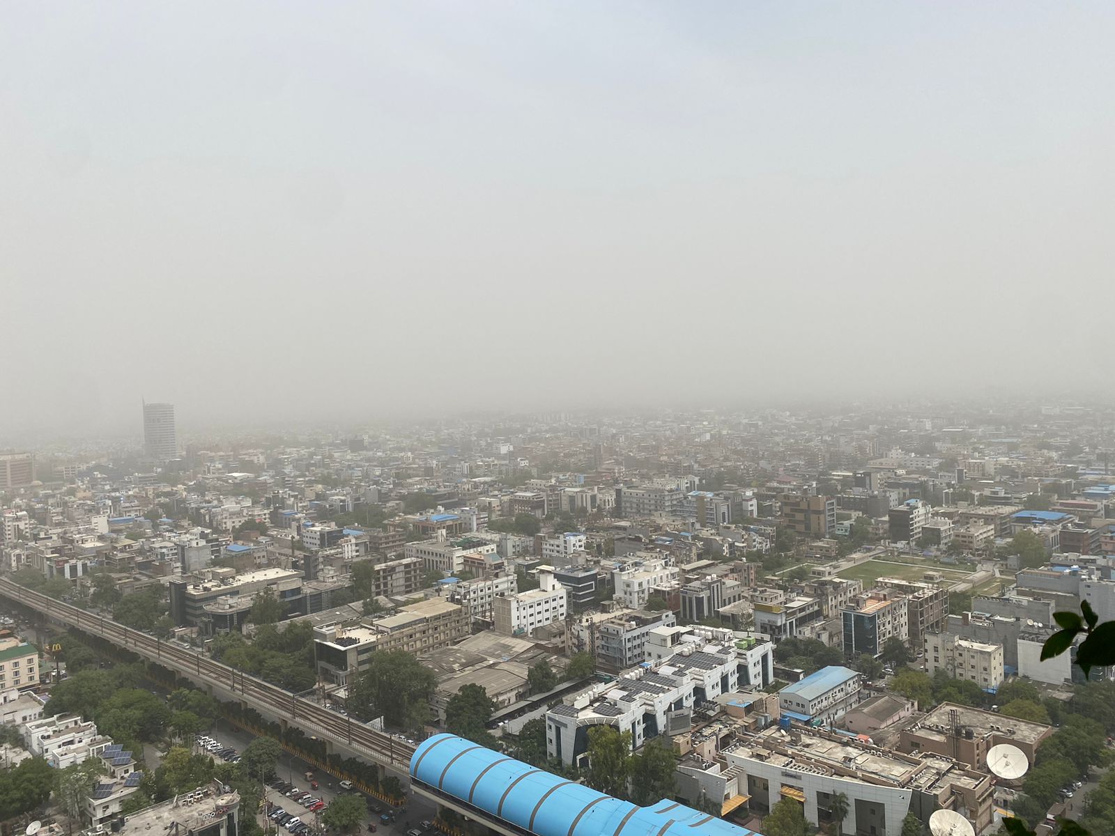 Weather Updates: Dust Storm Sweeps Delhi As Visibility, Air Quality Dip ...