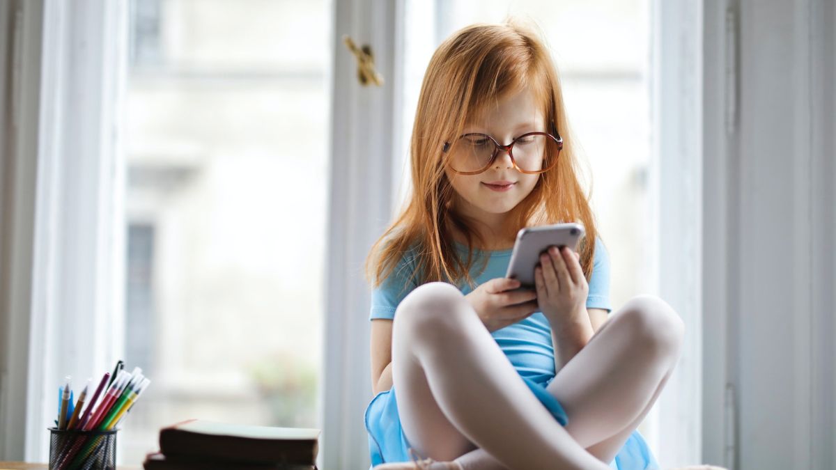 xiaomi-india-ex-ceo-lists-disadvantages-of-smartphone-usage-among-kids-read-here