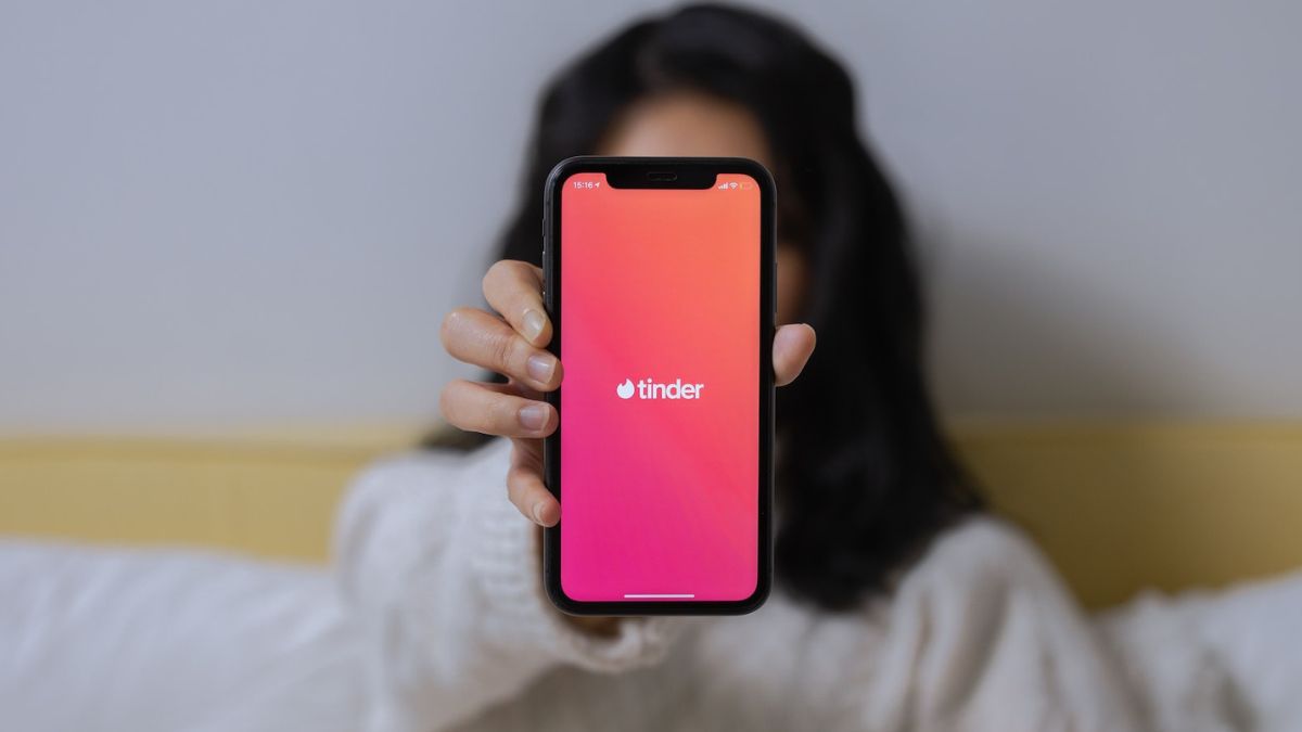 tinder-love-interest-dupes-woman-takes-away-rs-4-5-lakh-dating-app-bio-scam-login-it-is-a-match