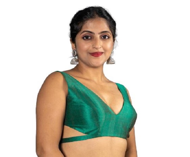 FIGURE'S DESIGNER Women's Silk V Neck Sleeveless Readymade Saree