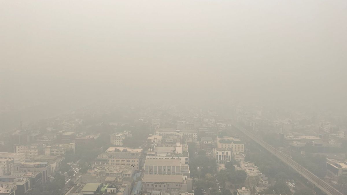 delhis-plummeting-air-quality-puts-brakes-on-bs3-bs4-cars-aap-govt-urges-people-to-use-public-transport