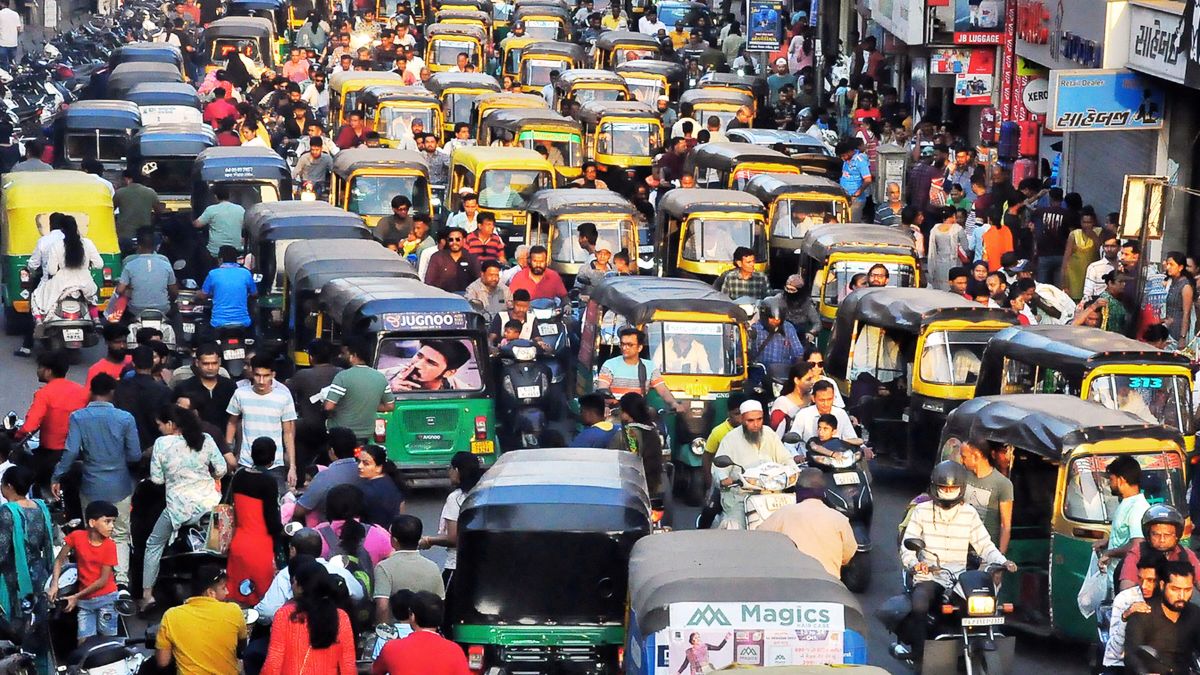 noida-traffic-advisory-for-diwali-dhanteras-bhaidooj-heavy-challans-for-violations-greater-noida-delhi-check-routes-to-avoid-roads-to-take