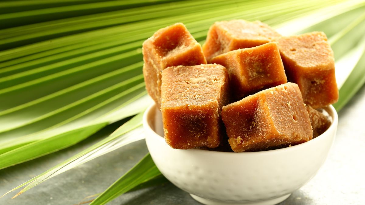 5 Benefits Of Jaggery For Throat Irritation Due To Air Pollution