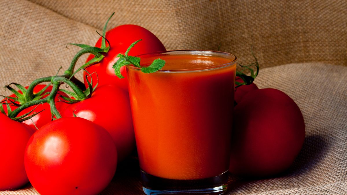 5 Benefits Of Drinking Tomato Juice For Overall Health