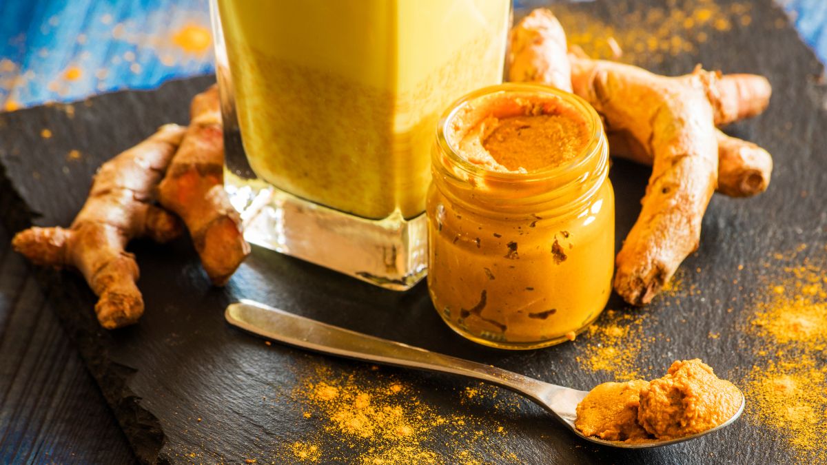 5 Benefits Of Drinking One Glass Of Turmeric Milk At Night For Good Health