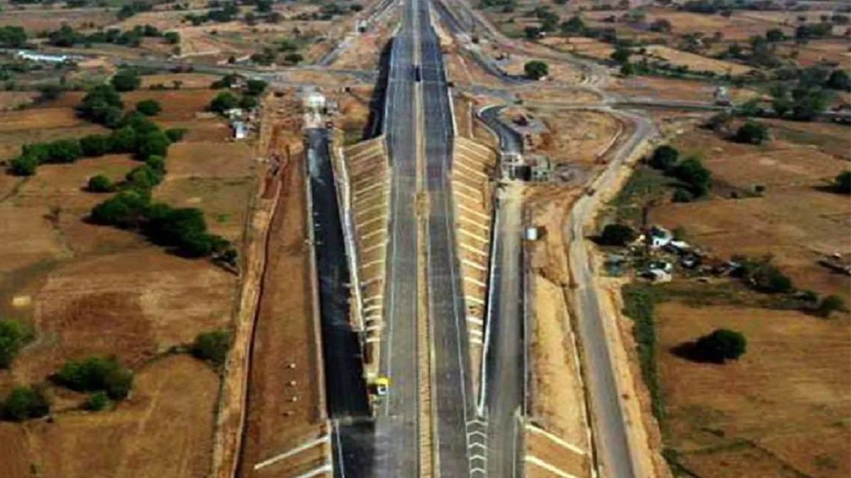 yogi-govt-plans-to-transform-bundelkhand-express-into-ups-first-solar-expressway