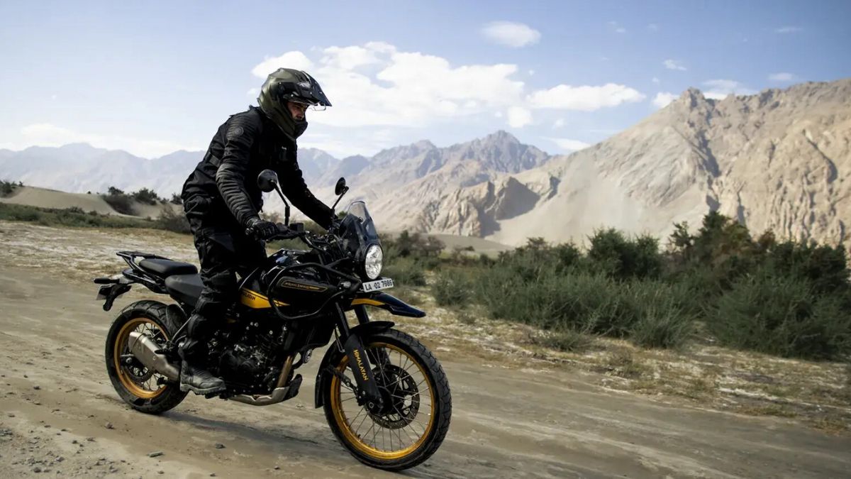 royal-enfield-to-launch-new-himalayan-452-at-motoverse-2023-check-expected-prices-here
